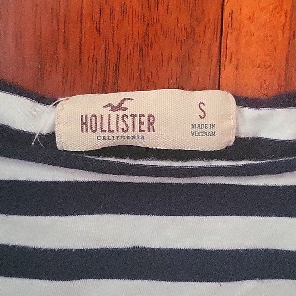 Hollister Stretchy Off the Shoulder Crop Top - Picture 2 of 5
